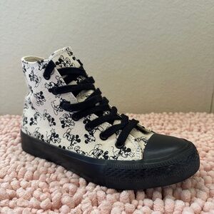 Japanese brand Honeys x Disney collab high top sneakers, off white, US size 6